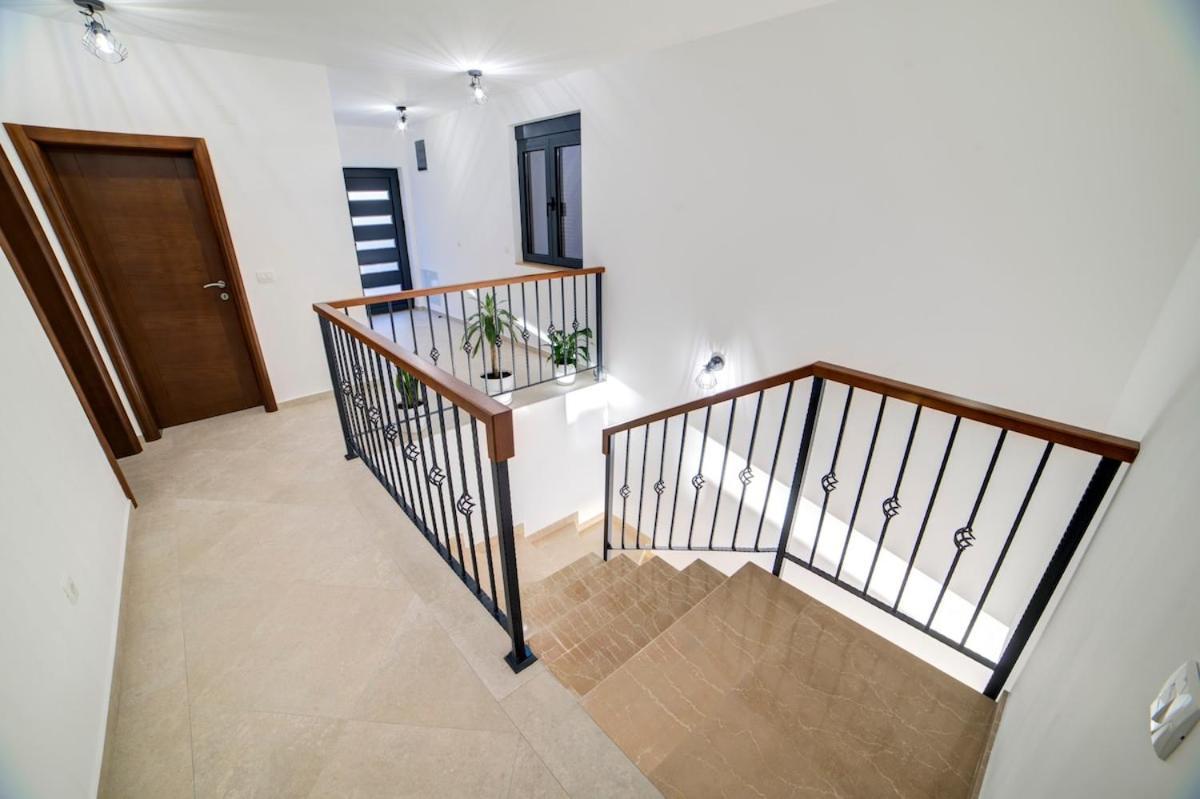 Villa Jelena With Private Pool - Lapcici Budva Bagian luar foto
