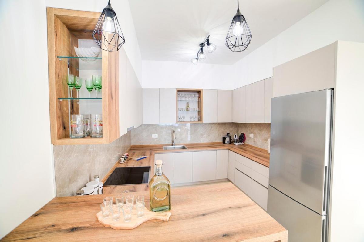 Villa Jelena With Private Pool - Lapcici Budva Bagian luar foto